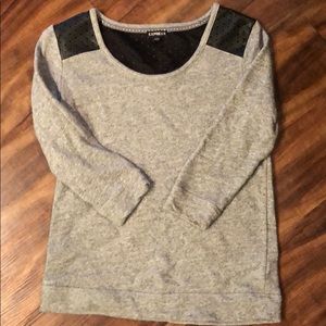 Gray 3-quarter sleeve sweater